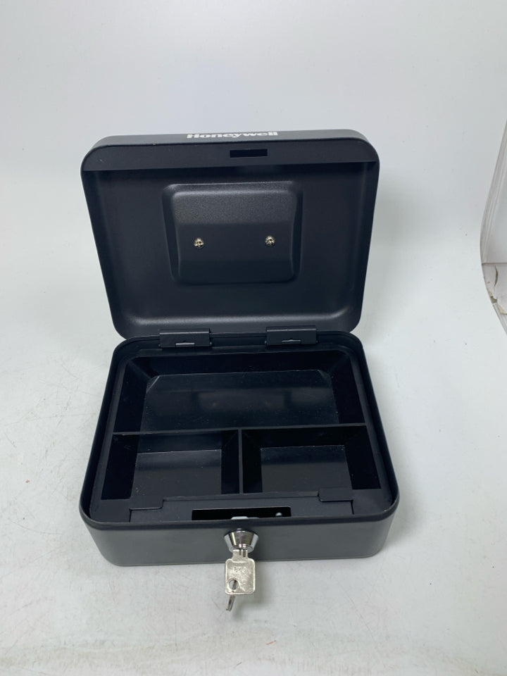 SMALL METAL LOCK SAFE W/ KEY.