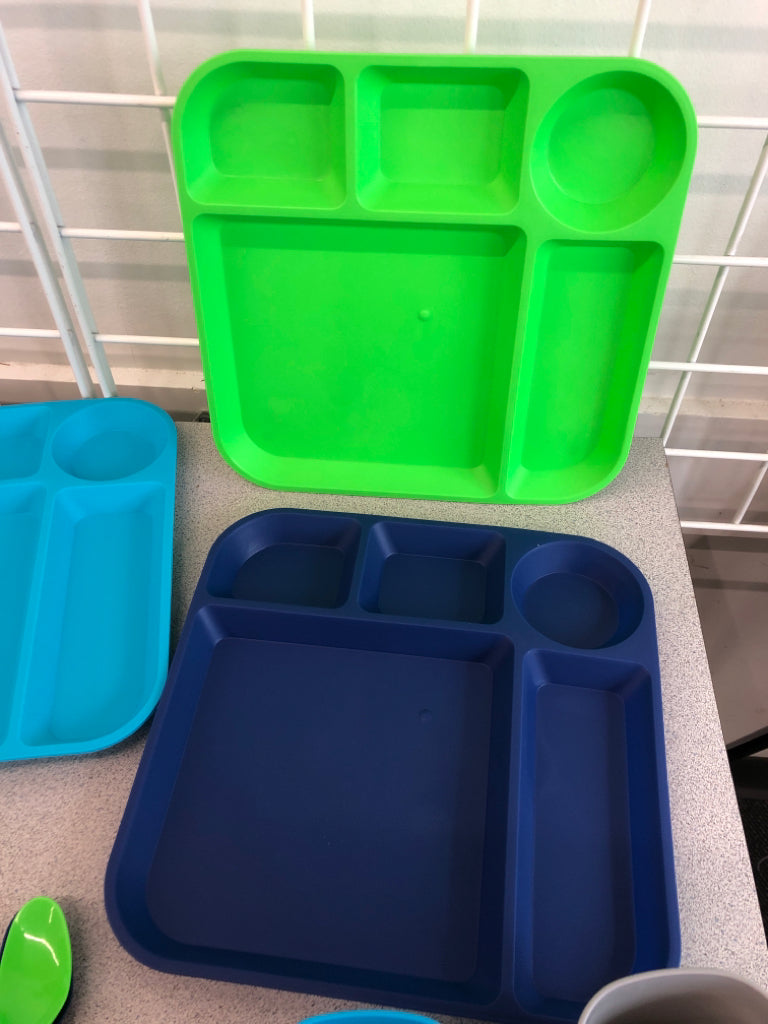 24PC MULTI-COLORED KIDS DINNER SET.