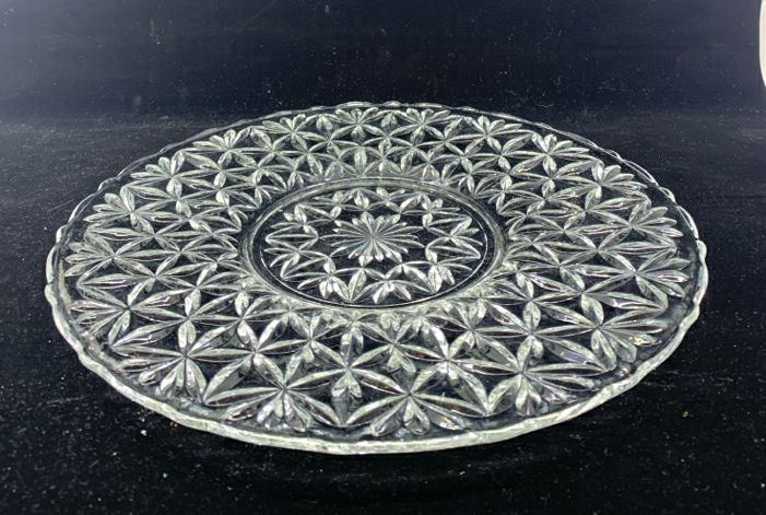 ROUND PRESSED GLASS PLATTER W SCALLOP EDGE.