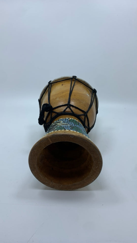 LT BROWN DRUM DECOR W/TEAL TURTLES.