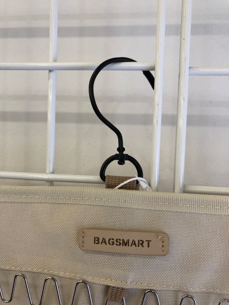 NEW FABRIC CREAM TRAVEL JEWELRY HOLDER.