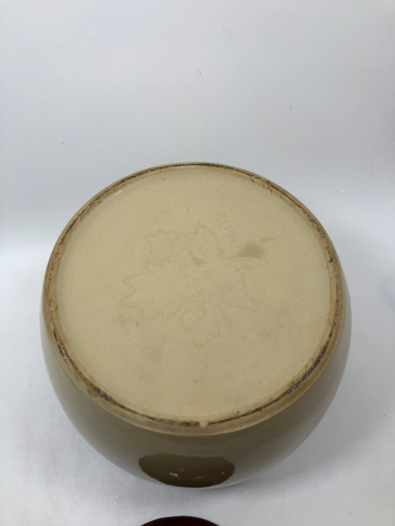 VTG DOUBLE HANDLED STONEWARE BEAN POT.
