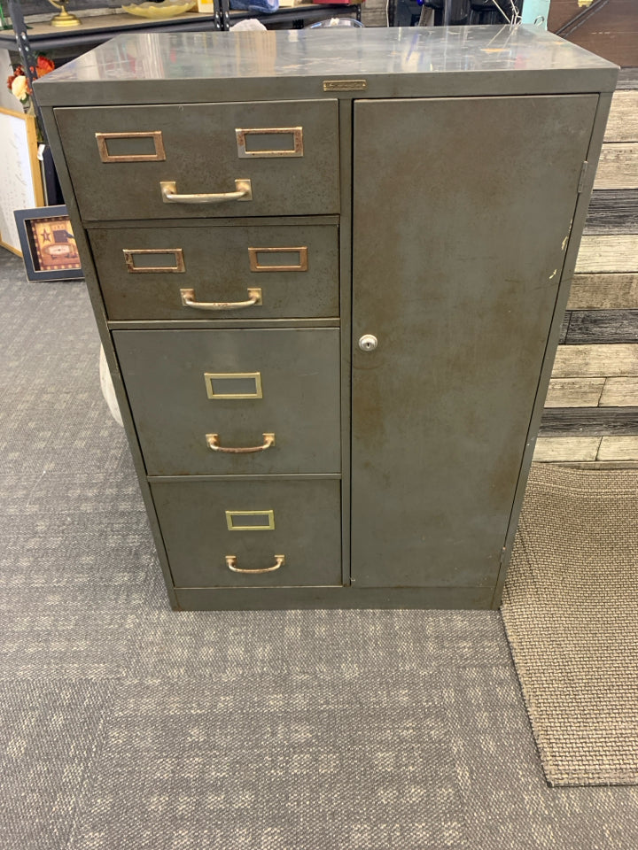 VINTAGE LOCKING GREY FILE CABINET W/KEYS 4 DRAWERS AND A DOOR.