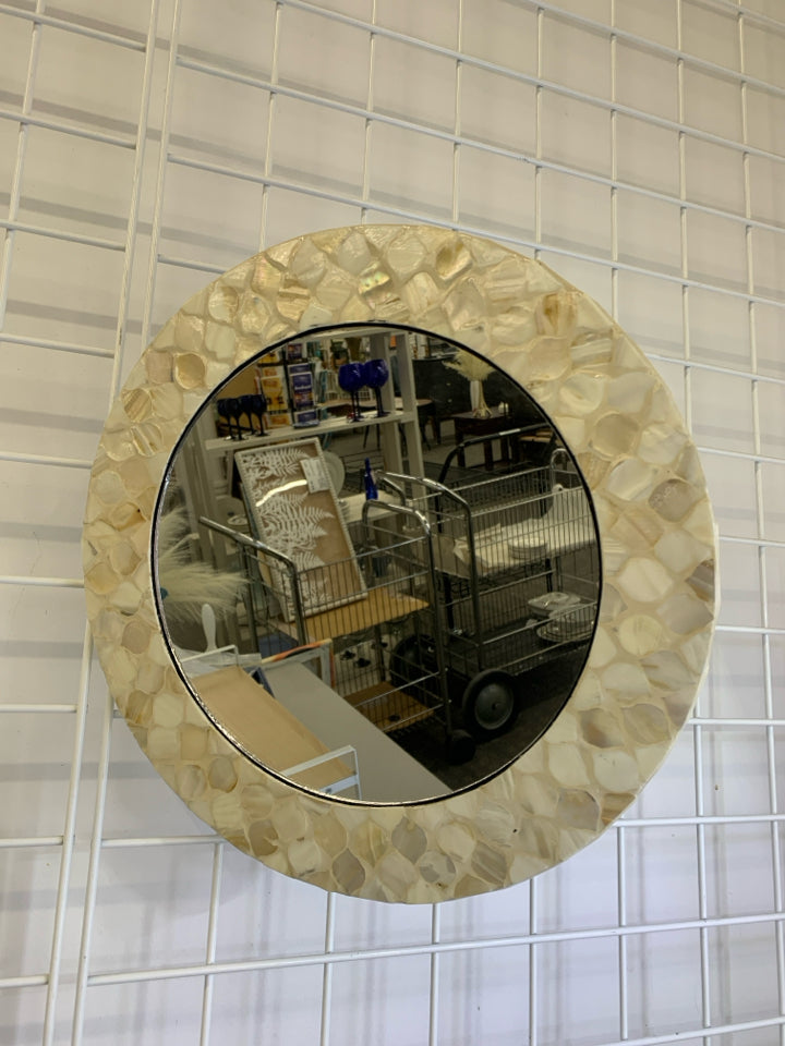 ROUND PEARLESCENT MIRROR.