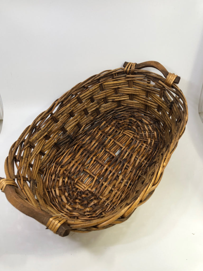 WOVEN BASKET W/2 WOODEN HANDLES.