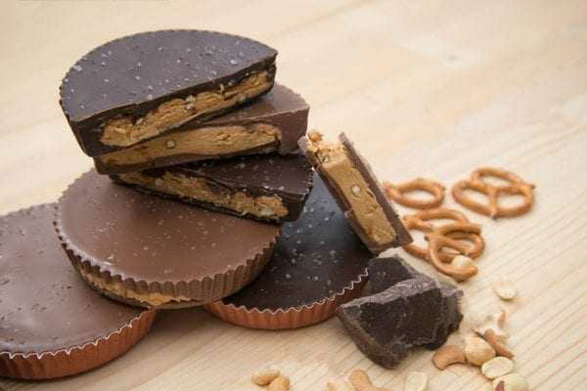 CB Stuffer Dark Chocolate Pretzel Peanut Butter Cup