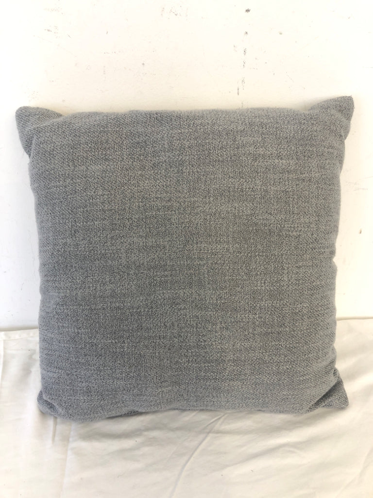 SMALL GREY SQUARE PILLOW.