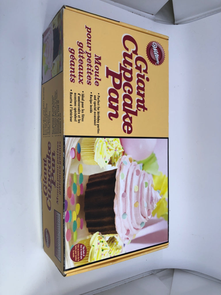 NIB GIANT CUPCAKE PAN WILTON.