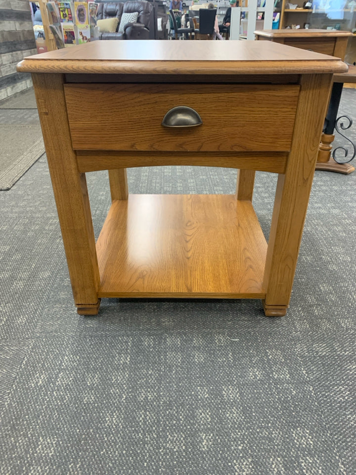 OAK 1 DRAWER NIGHT STAND.