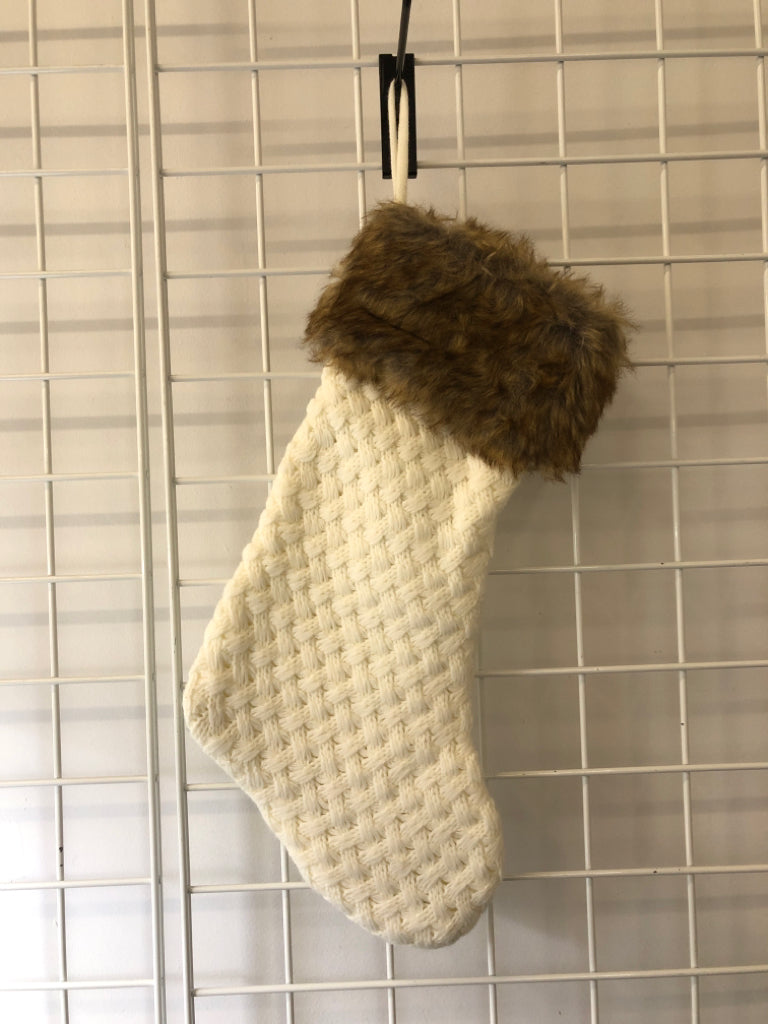 WHITE KNIT STOCKING W FAUX FUR.