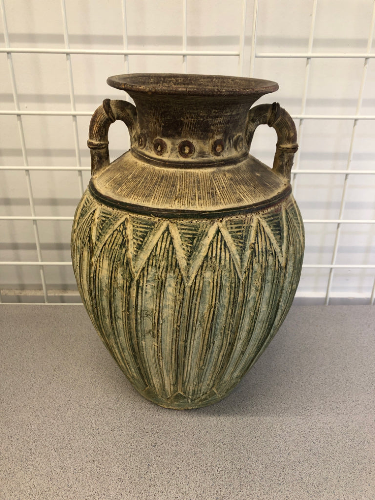 CERAMIC AMPHRA-STYLE RUSTIC VASE.