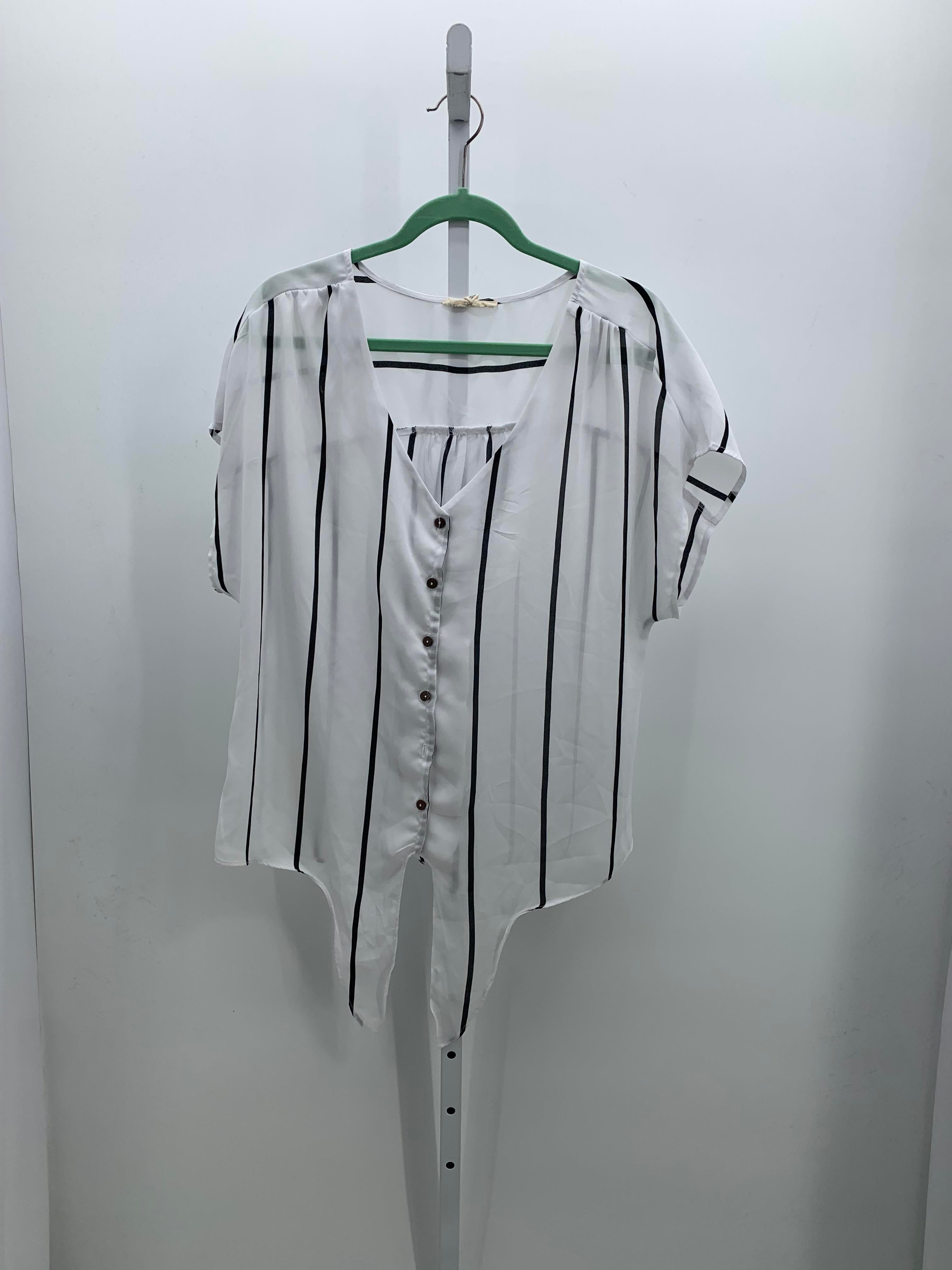 Size Extra Large Misses Short Sleeve Shirt