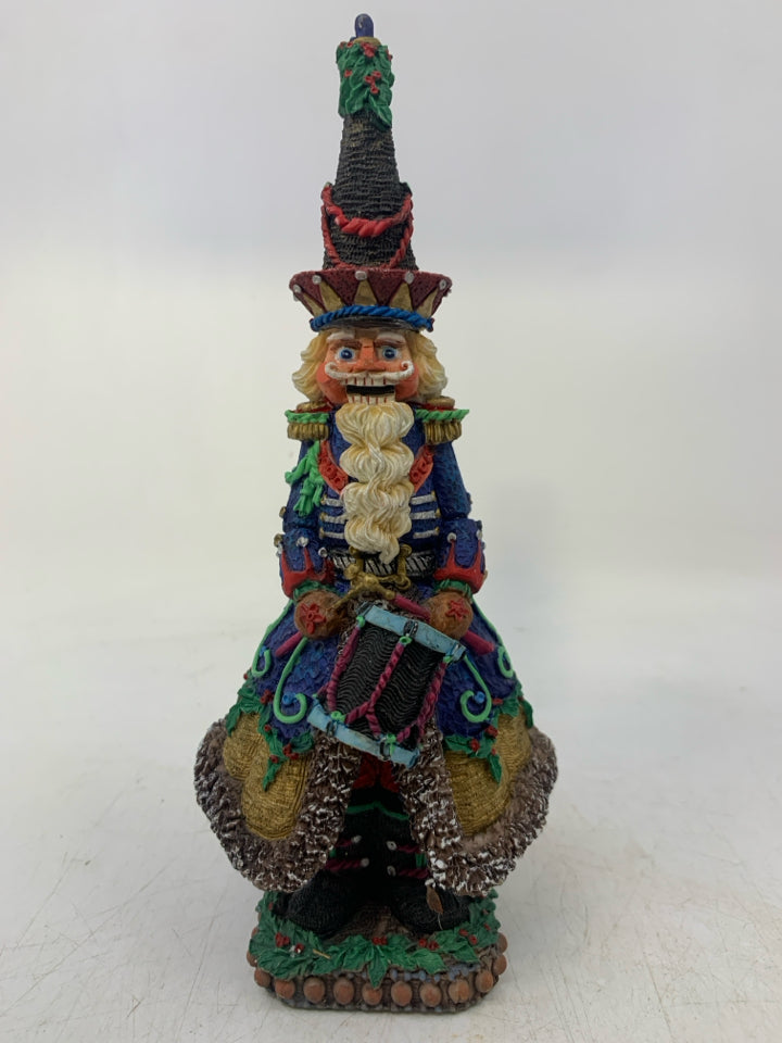 VTG CRINKLE CRACKER HOLDING A DRUM RESIN.