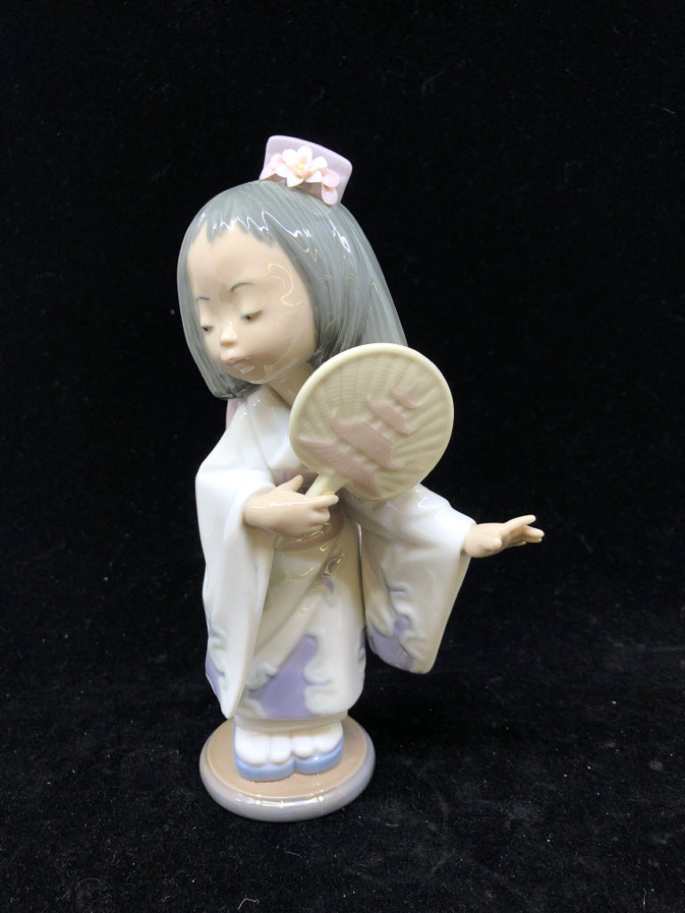 LLADRO GIRL IN KIMONO HOLDING FAN.