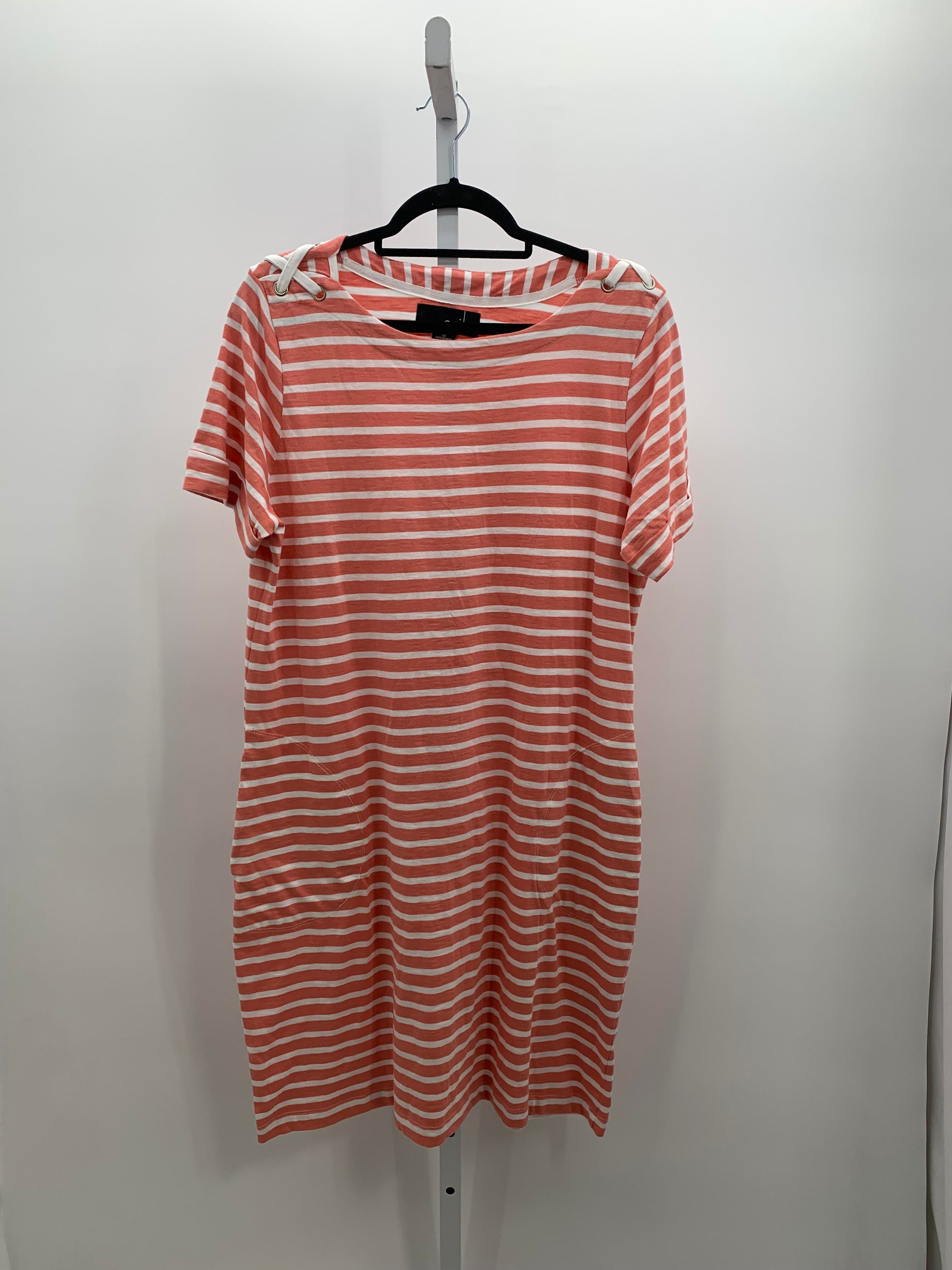 Erika Size Medium Misses Short Sleeve Dress