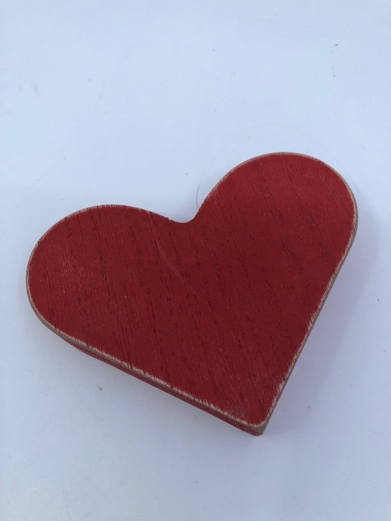 RED HEART DECOR.