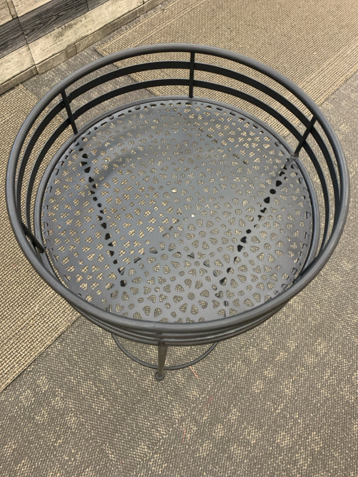 BLACK METAL PLANT STAND FLOWER PIECED BASE.