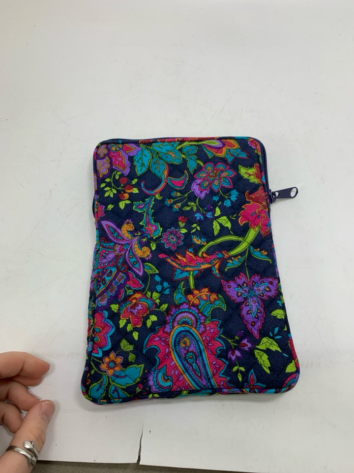 QUILTED COLORFUL PAISLEY PRINT TABLET CASE.