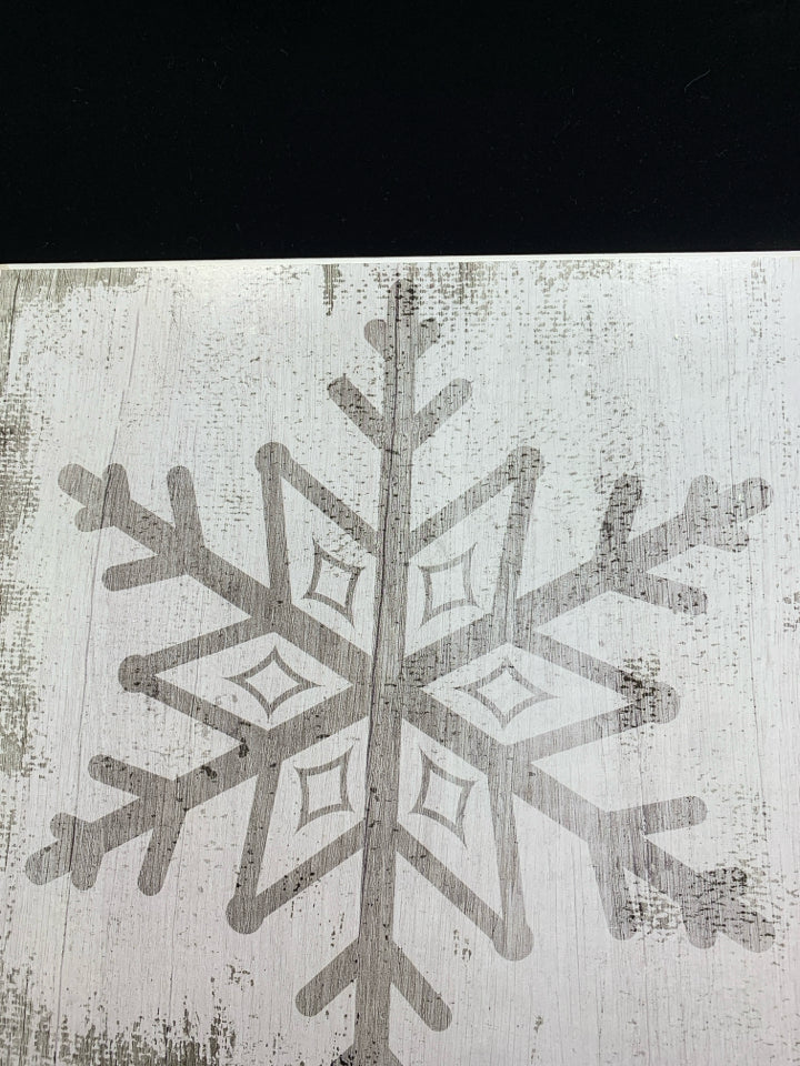 SNOWFLAKE ON WOOD WALL HANGING.