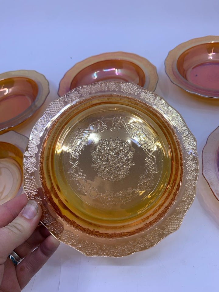 6 VTG CARNIVAL GLASS ETCHED BERRY BOWLS.
