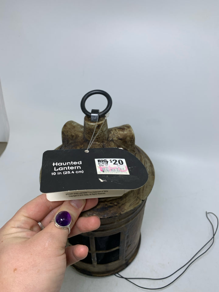 NWT PLASTIC ANIMATRONIC HAUNTED LANTERN NEEDS BATTERIES.