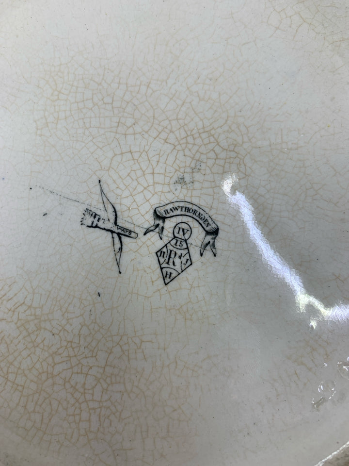 VTG IVORY W/ BLACK FLORAL CHAMBER POT W/ LID.