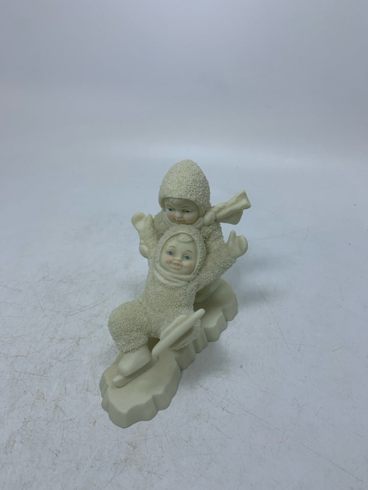 2 BABIES SKATING SNOWBABIES.