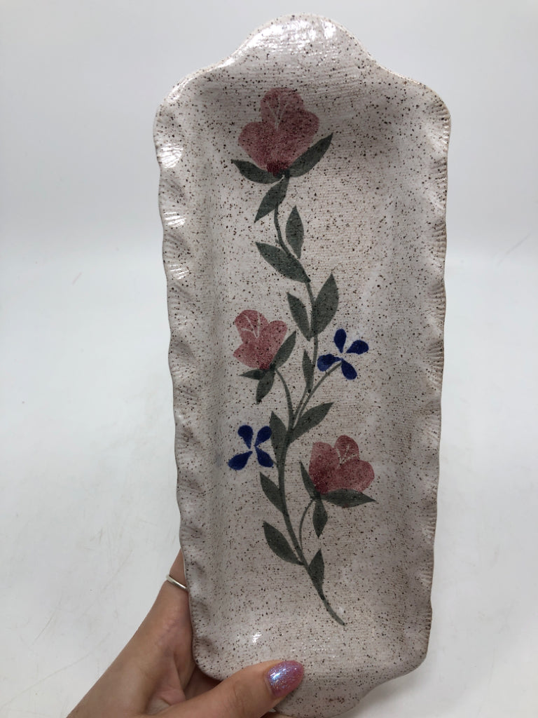 SPECKLED STONEWARE FLORAL PAINTED TRAY.