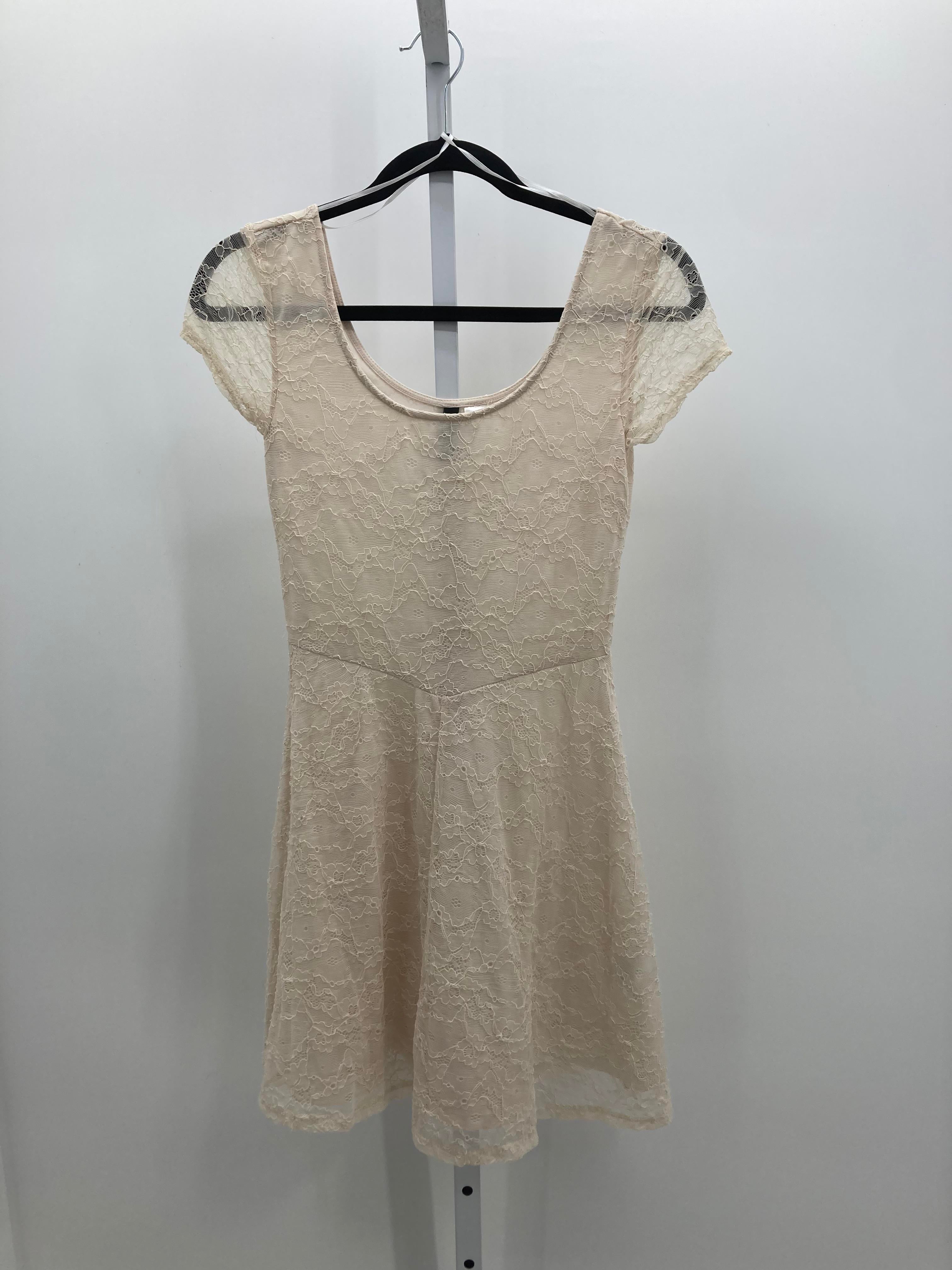 Divided Size 6 Juniors Short Sleeve Dress
