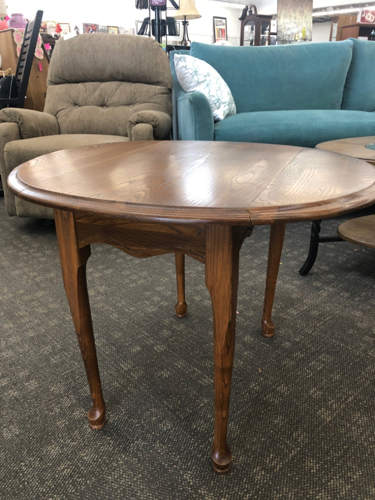 OVAL WOOD SIDE TABLE W/ DROP LEAVES- STANDARD OF GARDNER.