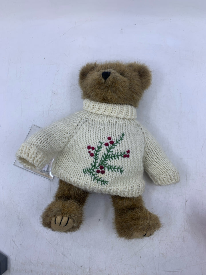 LIGHT BROWN BEAR W/ BEIGE EMBROIDERED BERRIES BOYDS BEAR.