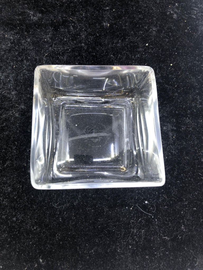 NIB GLASS SNACK DISH SET.