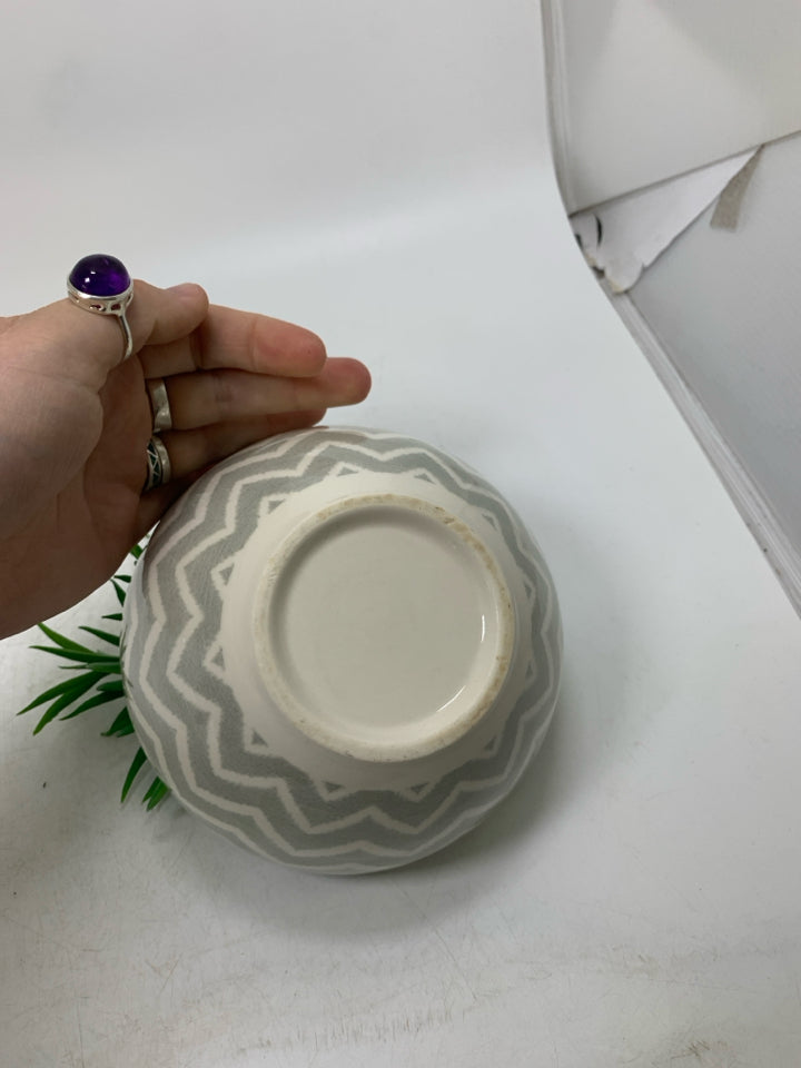 GREY ZIG ZAG BOWL W/ FAUX SUCCULENTS.