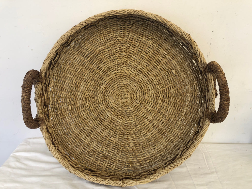 LARGE BLONDE WICKER TRAY W ROUND HANDLES.