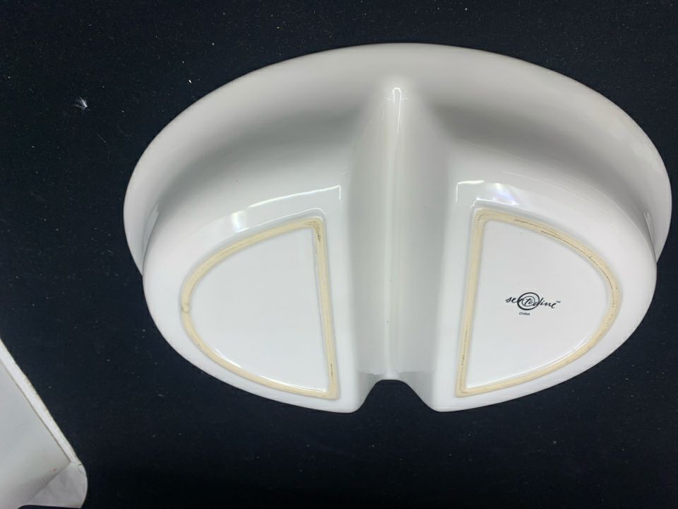 WHITE 2 SECTION OVAL DIVIDED SERVER.