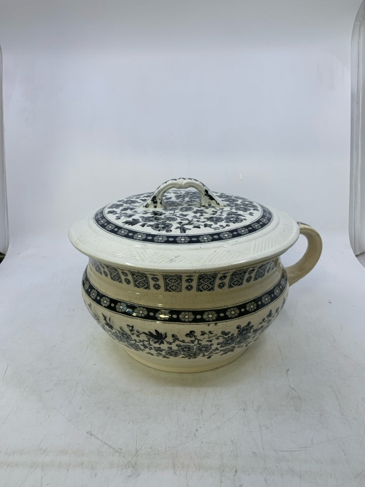 VTG IVORY W/ BLACK FLORAL CHAMBER POT W/ LID.