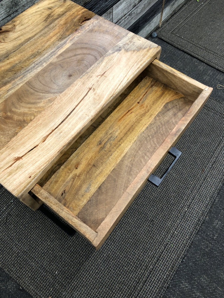 FARMHOUSE C-SHAPED SIDE TABLE W/DRAWER.