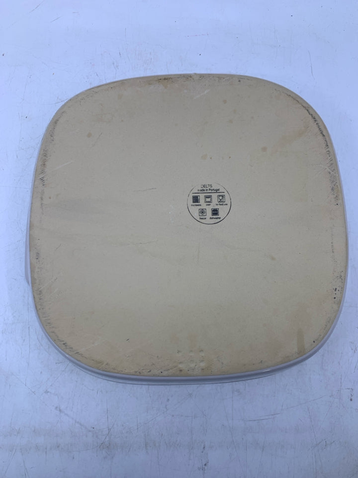 OFF WHITE SQUARE STONEWARE CASSEROLE DISH.