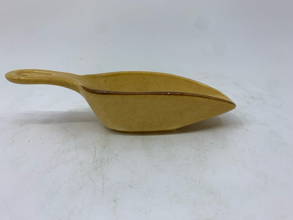 MINI POTTERY SCOOP W/ HEAR IN CENTER.