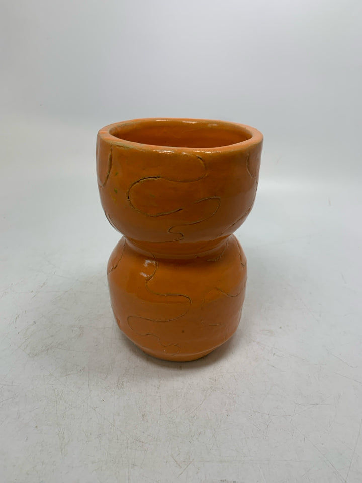 HEAVY ORANGE W/ CARVED LINES POTTERY VASE.