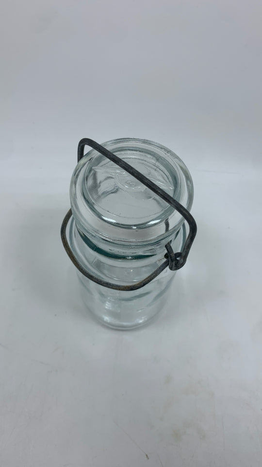 VTG CLEAR GLASS JAR W/FLIP LOCKING LID.