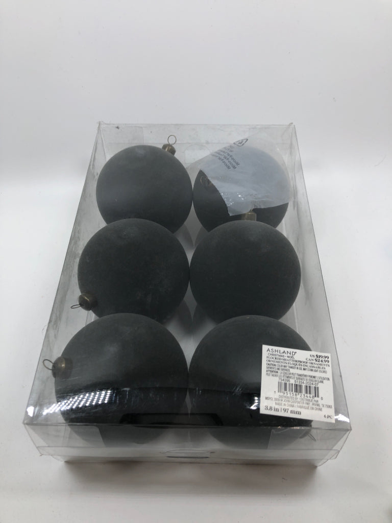 6 GRAY VELVET ORNAMENTS IN BOX.