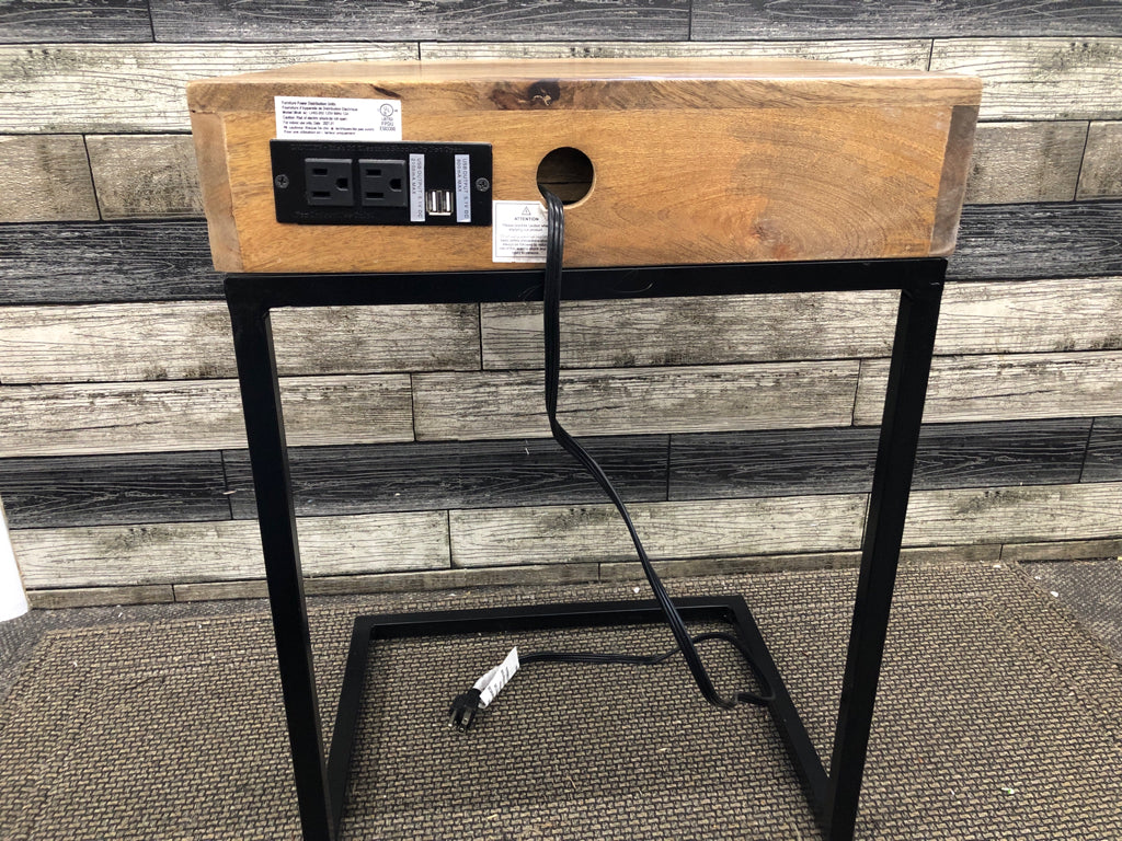 FARMHOUSE C-SHAPED SIDE TABLE W/DRAWER.