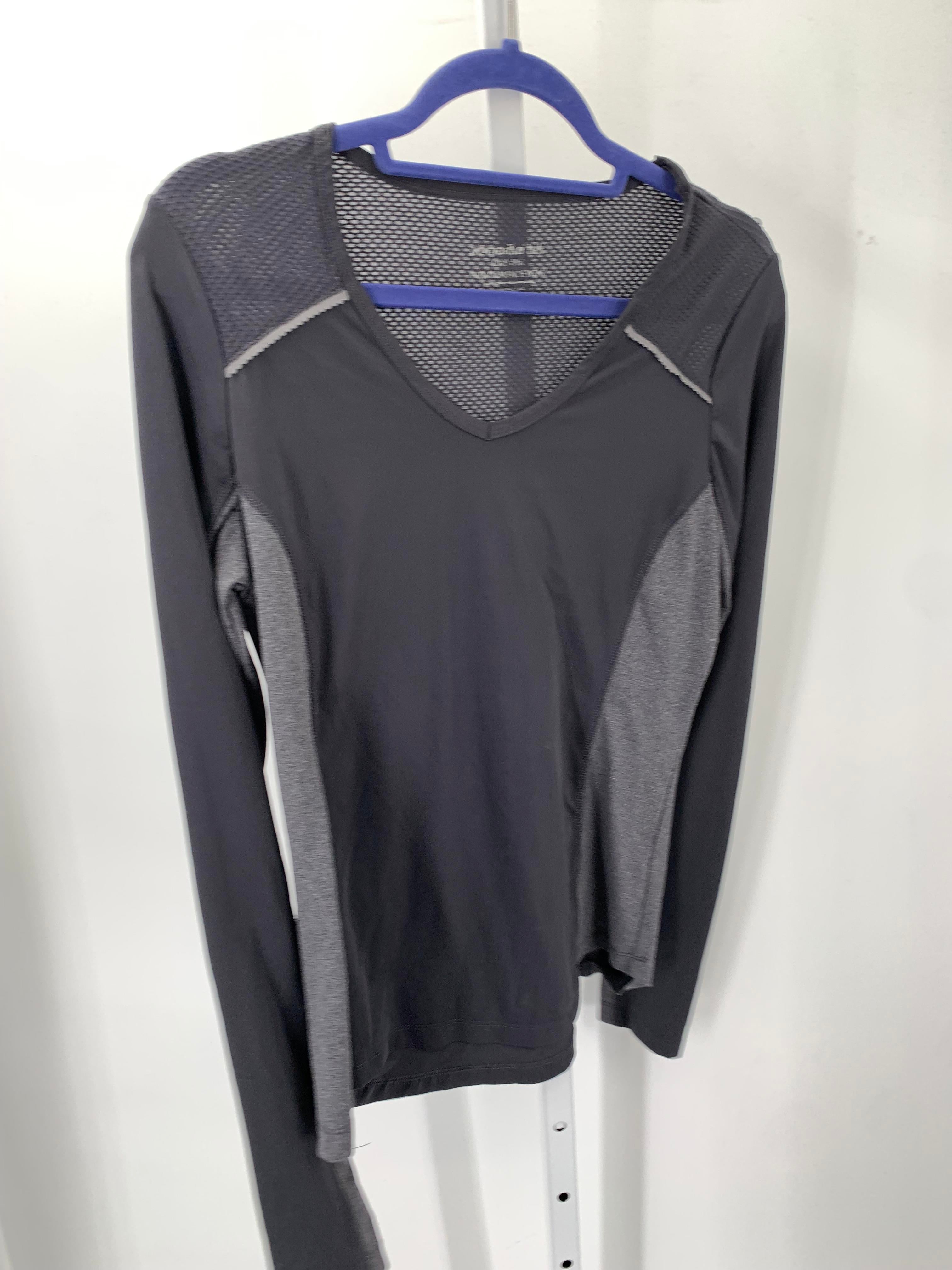 Marika Size Medium Misses Long Sleeve Shirt