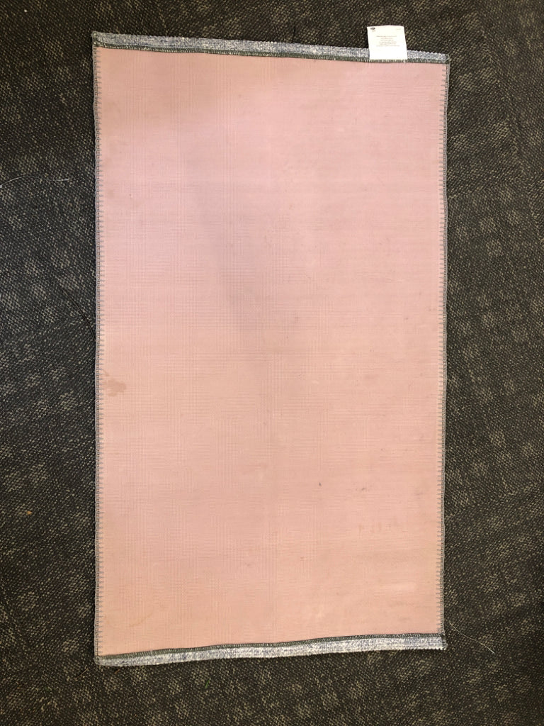 LIGHTWEIGHT BLUE W PINK ACCENT RUG.