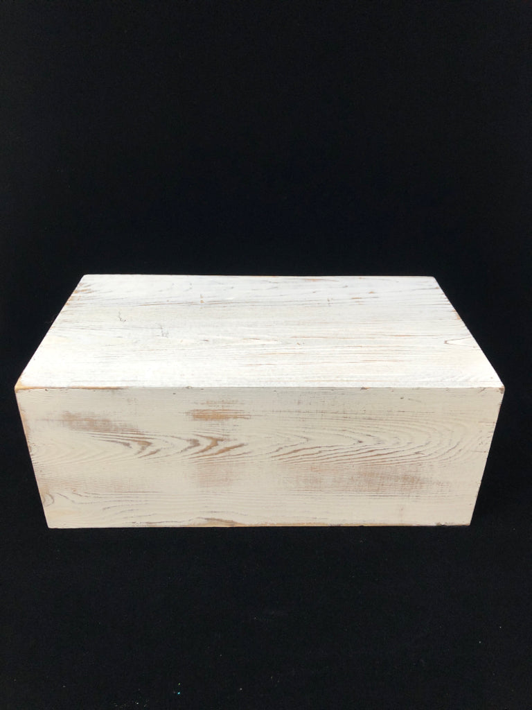 WHITE WOOD UTENSIL ORGANIZER BOX.