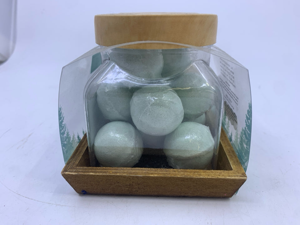 WINTER MINT BATH SET.