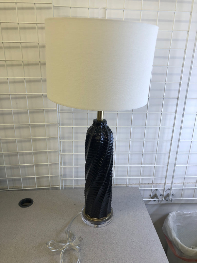 TALL BLACK CERAMIC SWIRL/LINED BASE W/ WHITE SHADE.
