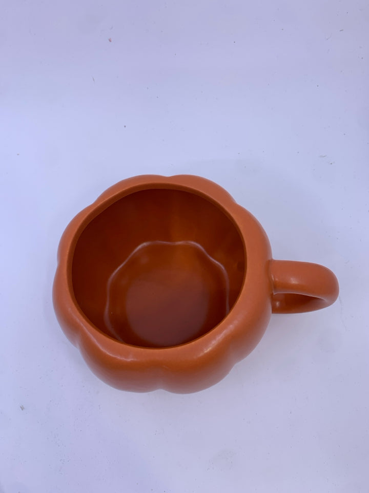 2 PUMPKIN MUGS.