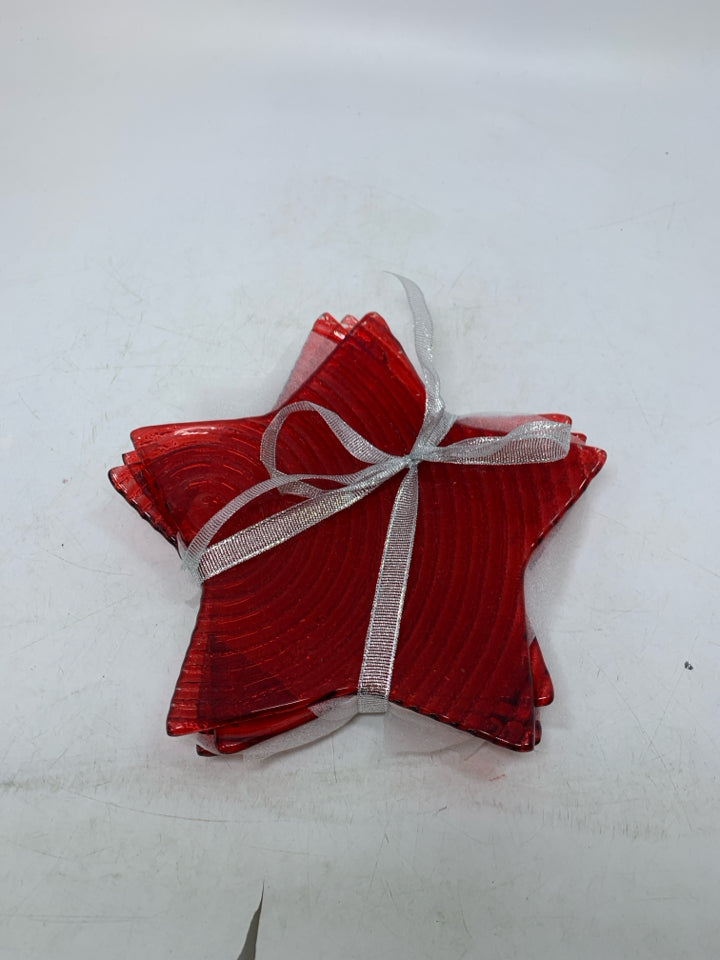 IN PACKAGE 3 SMALL RED STAR SHAPED APPETIZER PLATES.